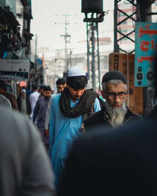 Free Vibrant street life in a South Asian market, showcasing traditional attire and cultural diversity. Stock Photo