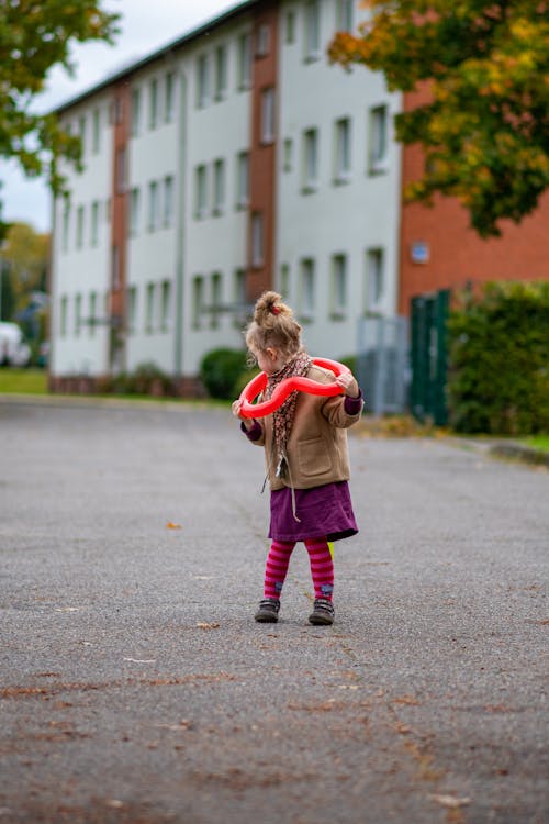 Gratis lagerfoto af barn, fortov, gade