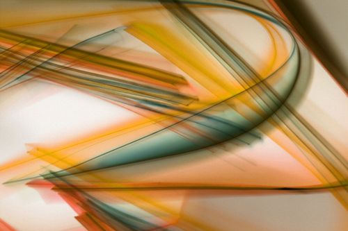 Free Dynamic abstract art with light streaks in vibrant motion, creating a colorful and energetic pattern. Stock Photo