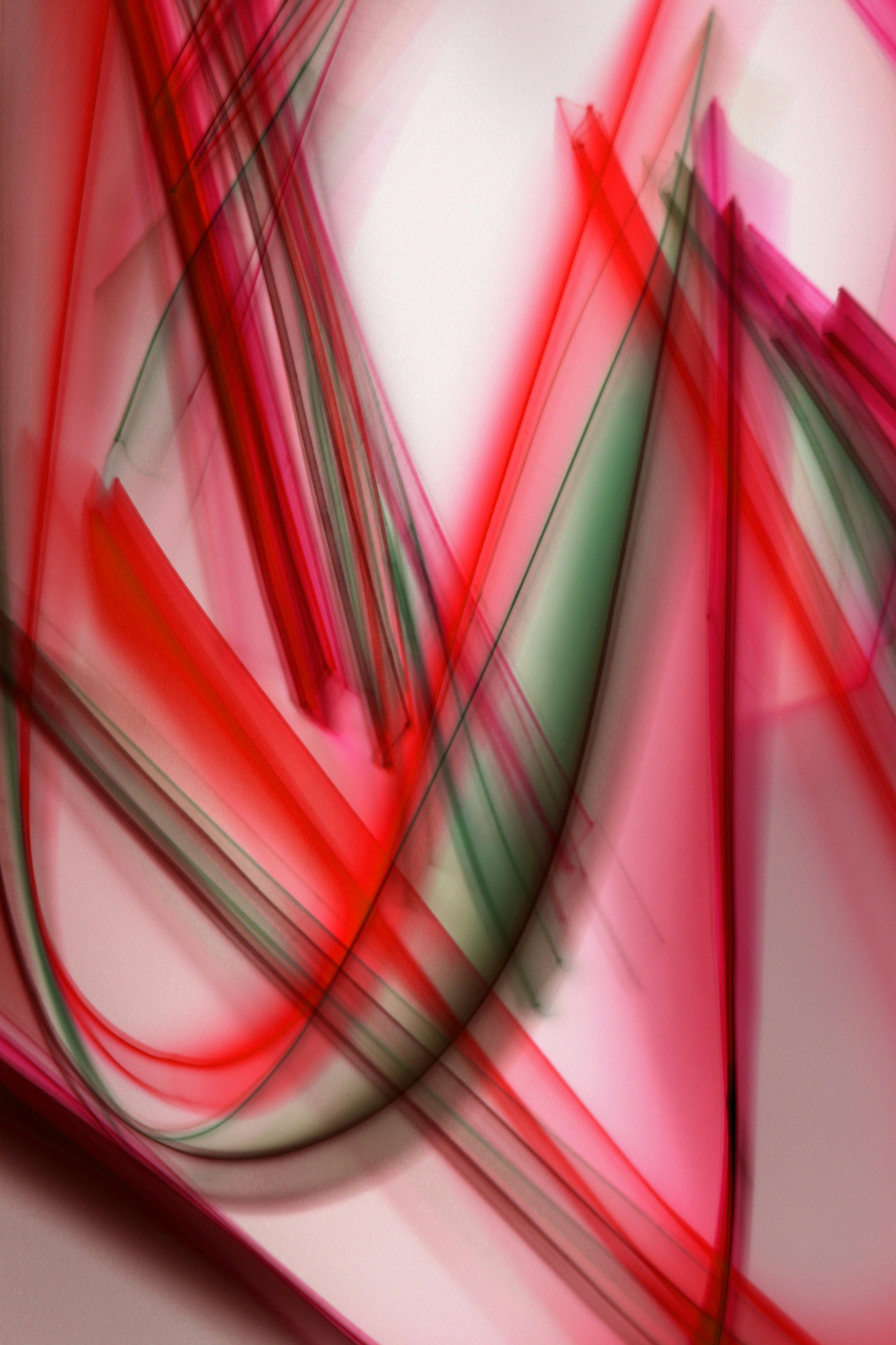 Gratis Estelas de luz abstractas y vibrantes en rojo y verde crean un patrón visual dinámico. Foto de stock