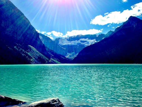 Free Scenic View of Lake and Mountains Against Sky Stock Photo