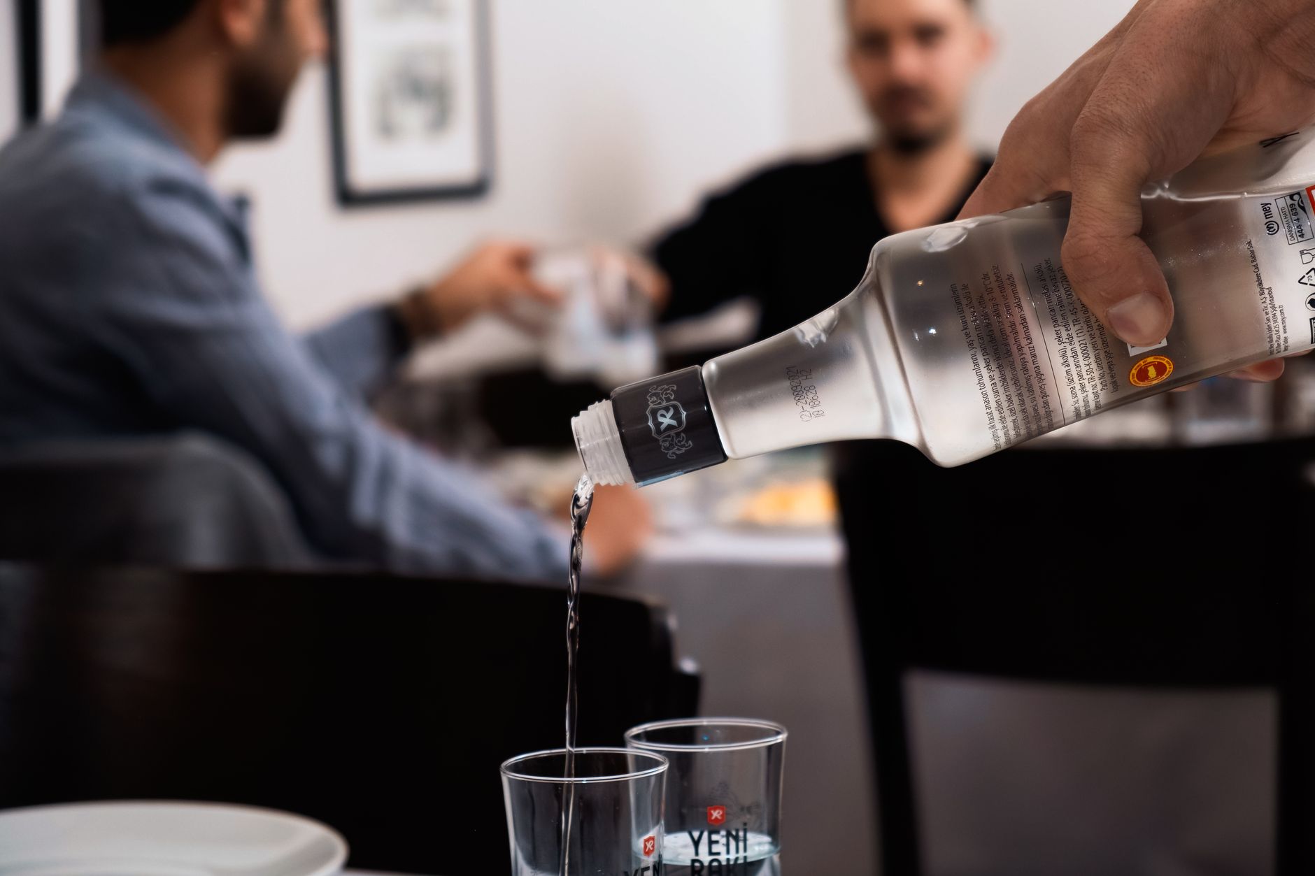 Raki, vino y bebidas tradicionales