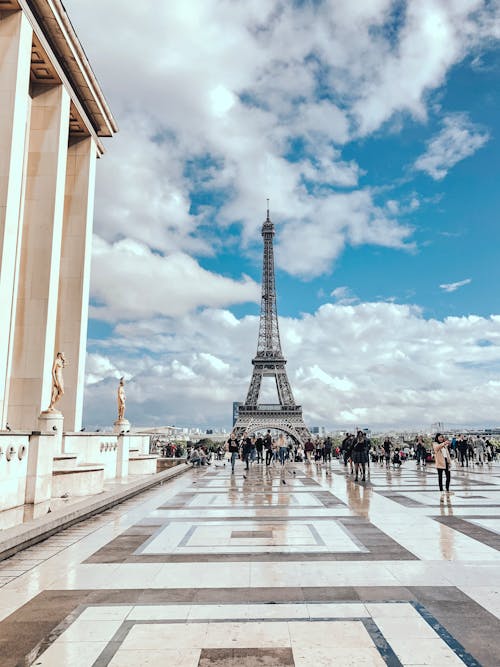 Gratuit Les Gens Qui Marchent Près De La Tour Eiffel Photos