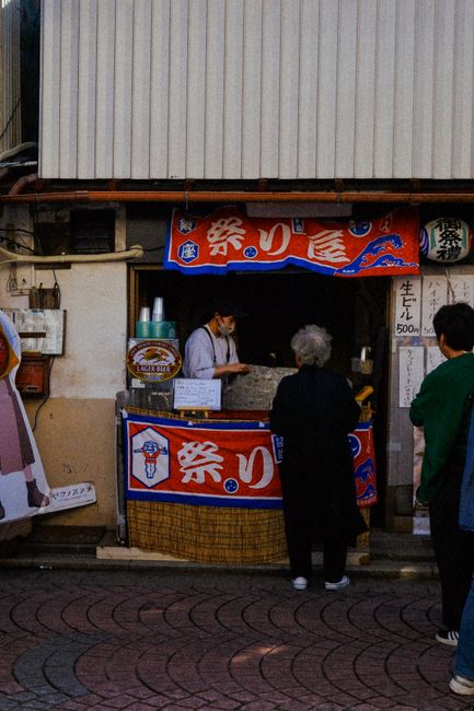 Nakamise-dori: Surga Belanja dan Kuliner Tradisional Nakamise-dori: Surga Belanja dan Kuliner Tradisional