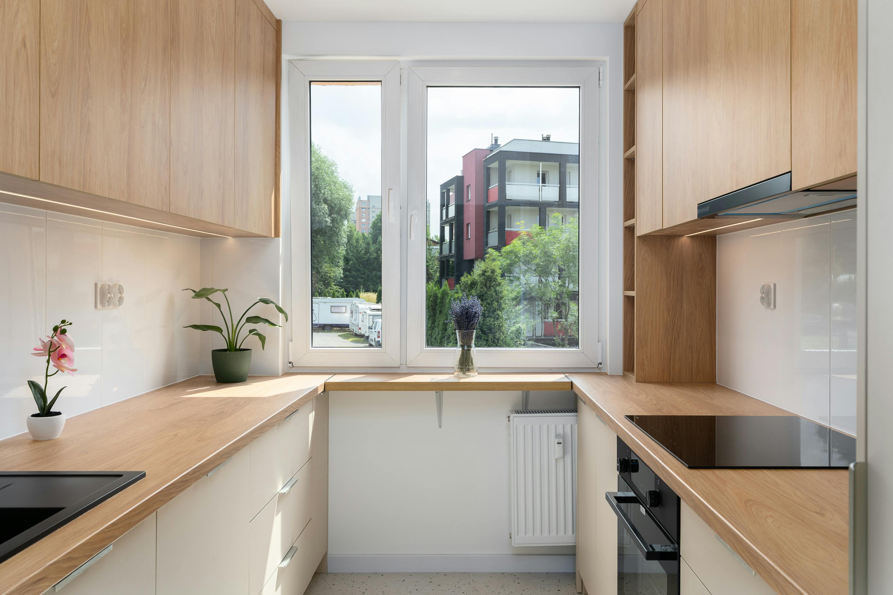 Smart Kitchen Hacks to Keep Fresh Herbs Alive Longer! — Photo by Mateusz Pielech on Pexels