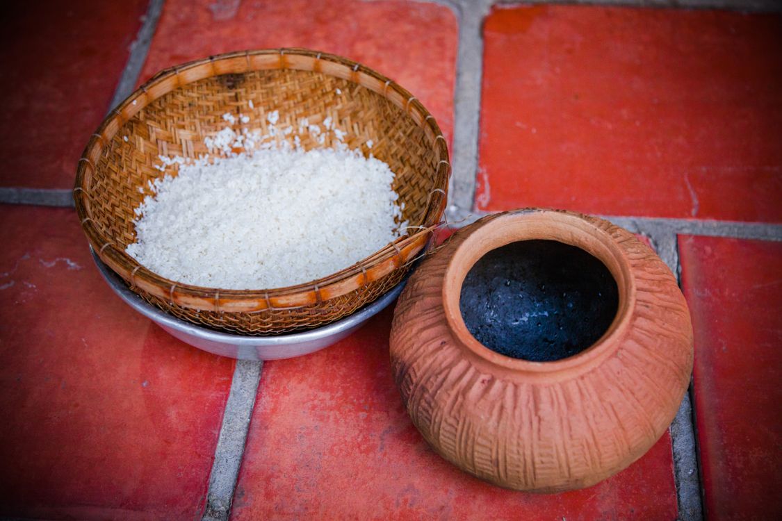 Vt Rice Pots Traditional Rice and Pottery on Red Tiles in Vietnam · Free Stock Photo