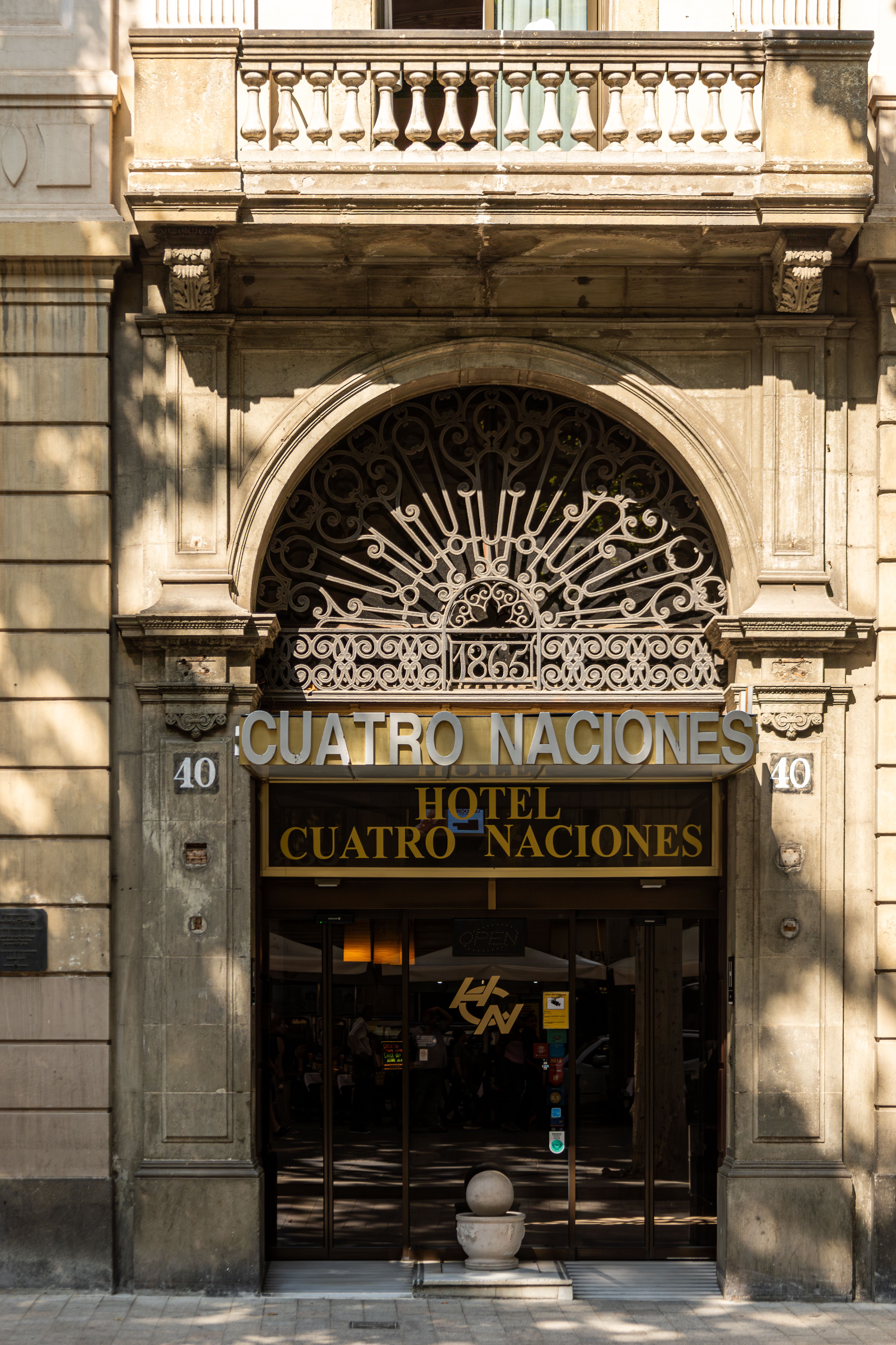 ¿Es real esto? Hotel Ikonik Ramblas por solo 77 € la noche