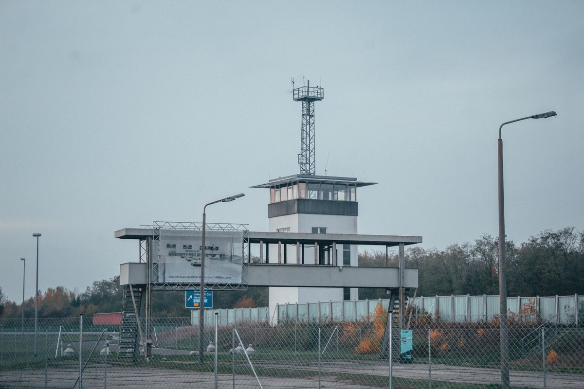 Tour de contrôle d'aéroport — contrôle de la circulation aérienne