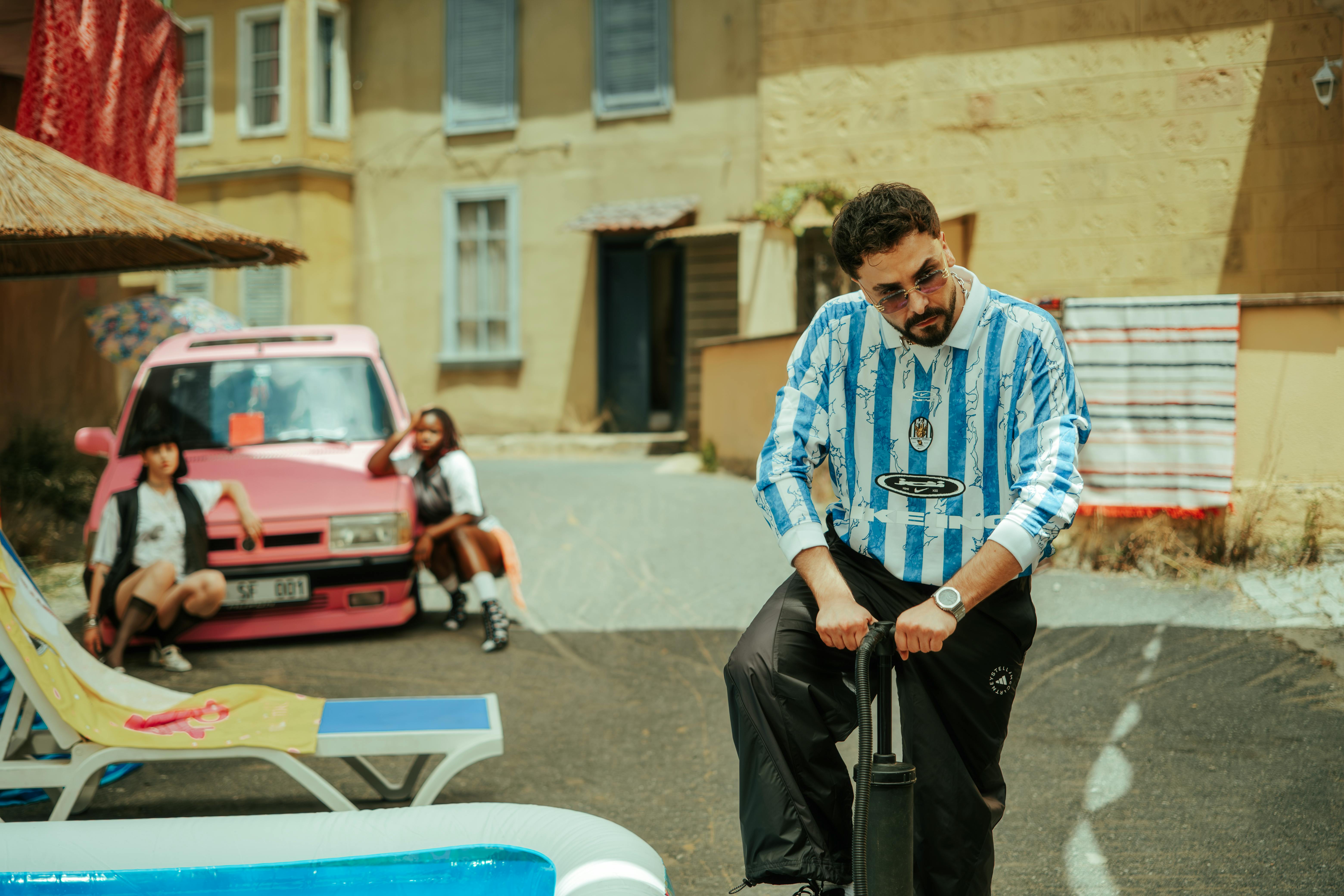 How Rap Reviews Shape Music Discovery in the Streaming Era — Photo by Wolrider YURTSEVEN on Pexels