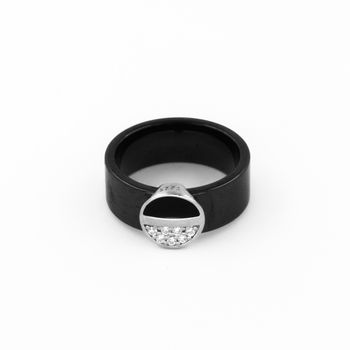 Sophisticated black ceramic ring featuring a sparkling diamond accent for a stylish look.