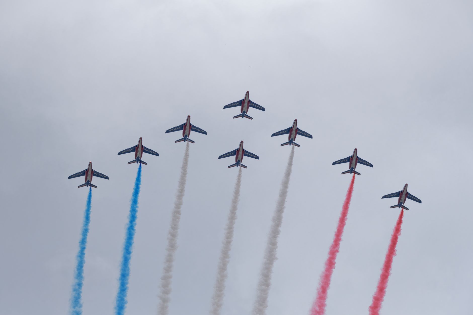 Macron revendique le réarmement de la France