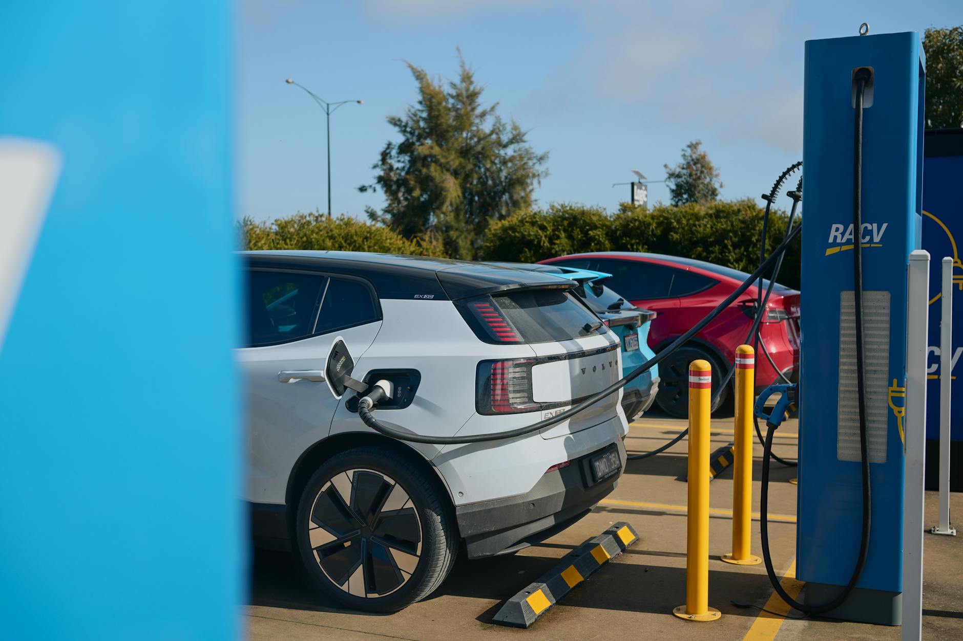 Electric vehicles charging at a RACV station in Barnawartha, VIC, Australia, promoting sustainable transportation.