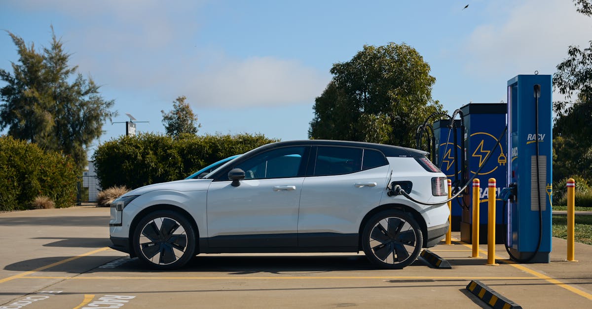 Porsche NOW 誠品生活台南全新概念店登場 經典車款與創新電能完美結合