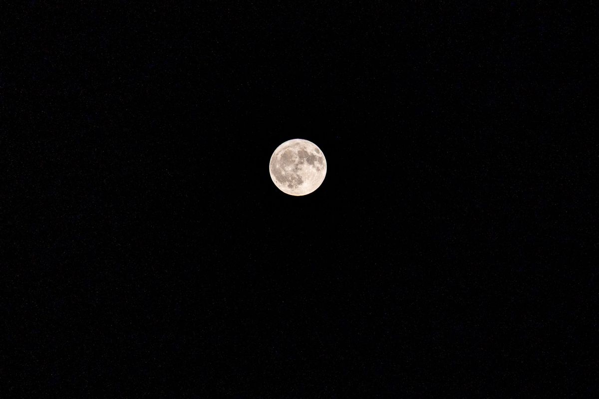 Full Moon on Night Sky · Free Stock Photo