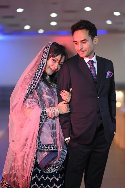 Free A joyful Indian couple in traditional wedding attire celebrating their special day in Gurugram, India. Stock Photo