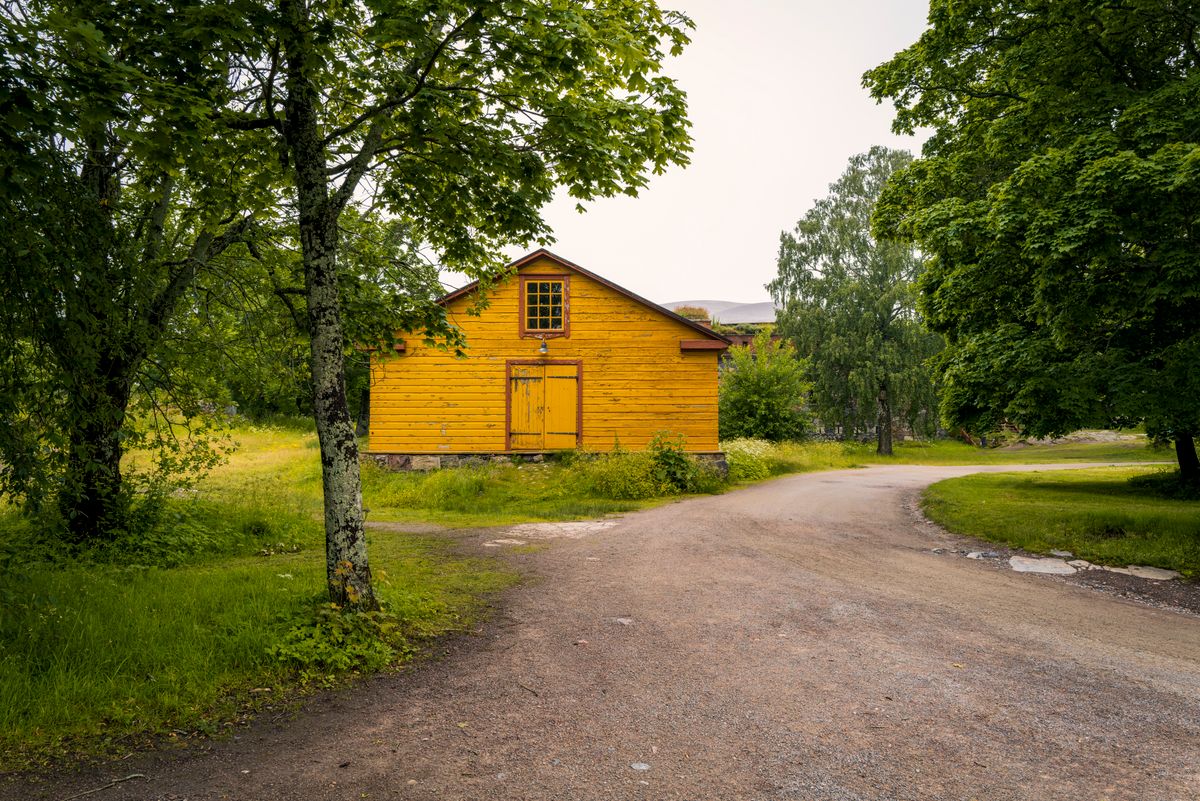 Cabană galbenă la țară, lângă Helsinki