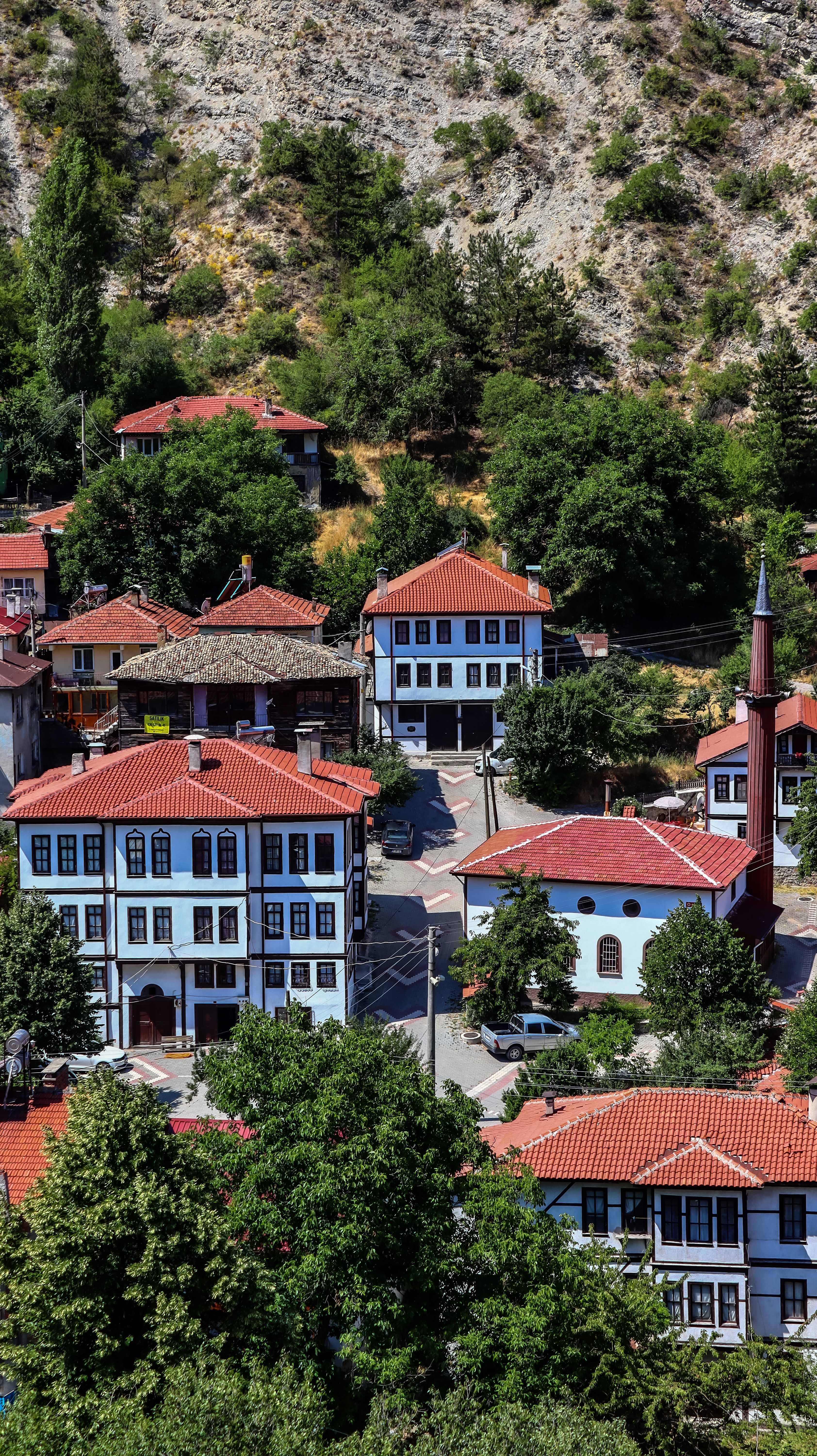 Charming aerial view of traditional Ottoman houses and mosque in Mudurnu, Türkiye.