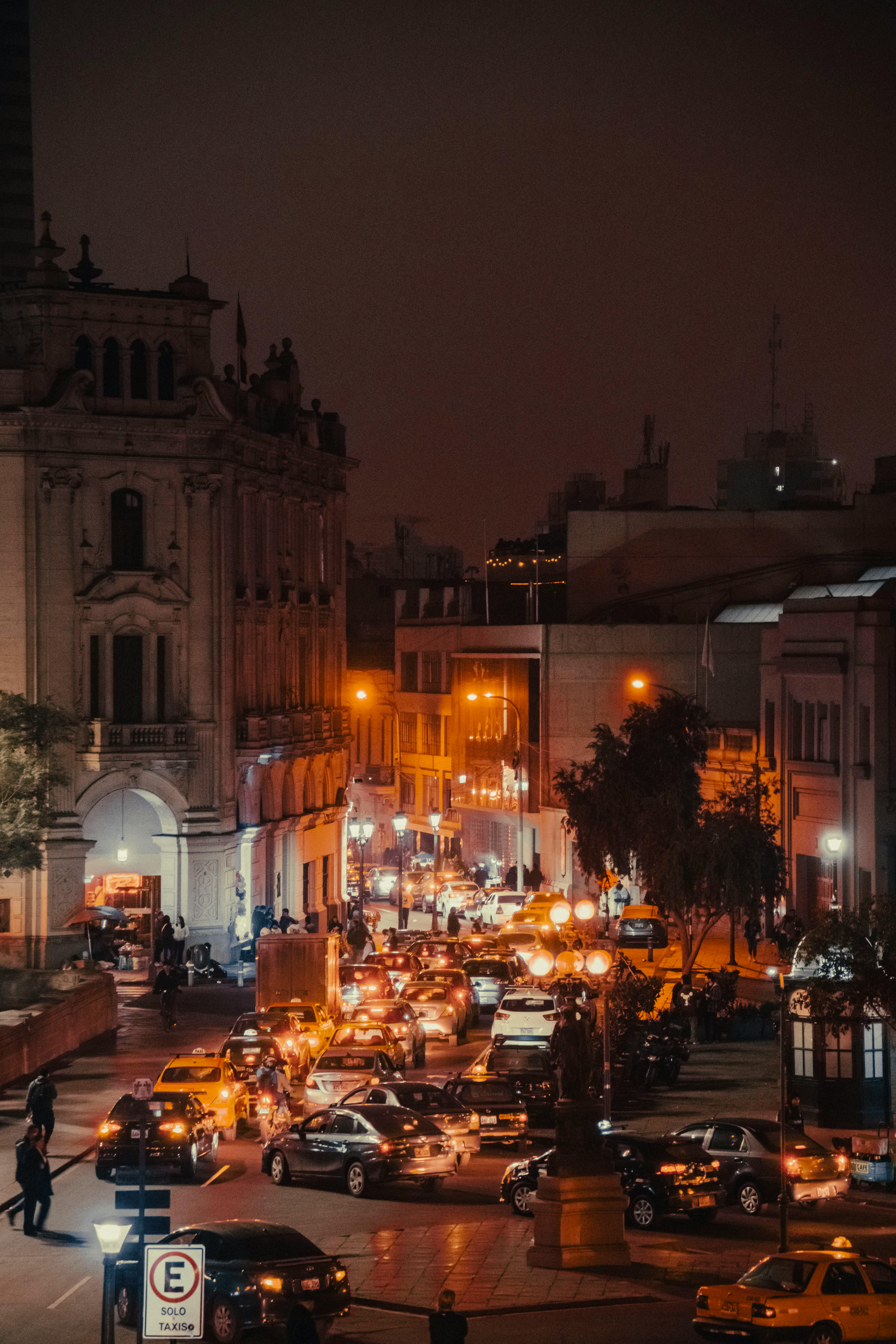 Using Unofficial Taxis in Lima at Night