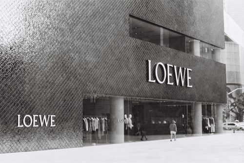 Free Stunning Loewe store exterior showcasing modern architecture with stylish clothing displays. Stock Photo