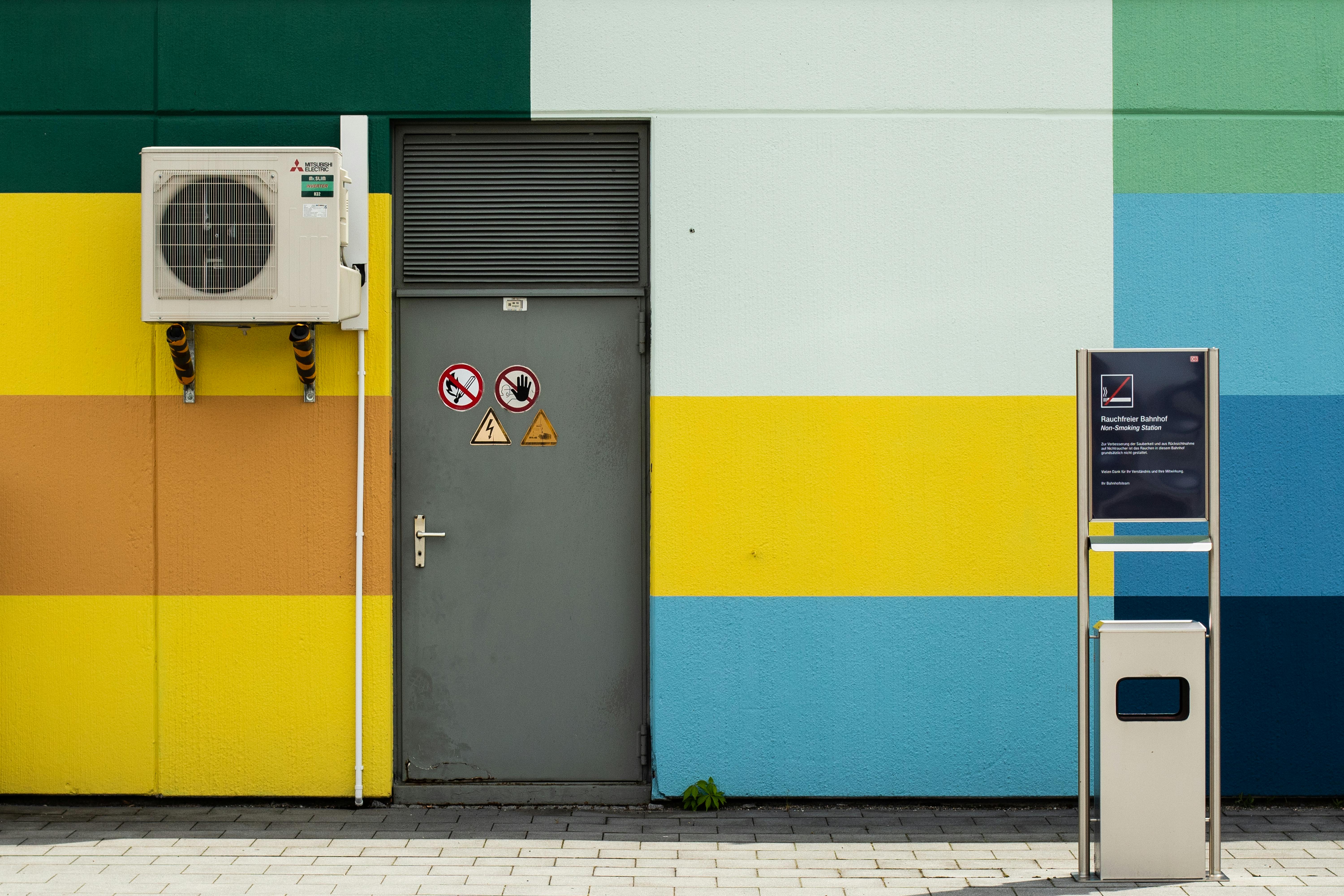 Buntes Technikgebäude Der Bahn