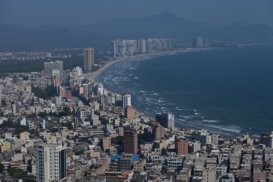 Rizhao in October - Mountain city panorama with clear skies