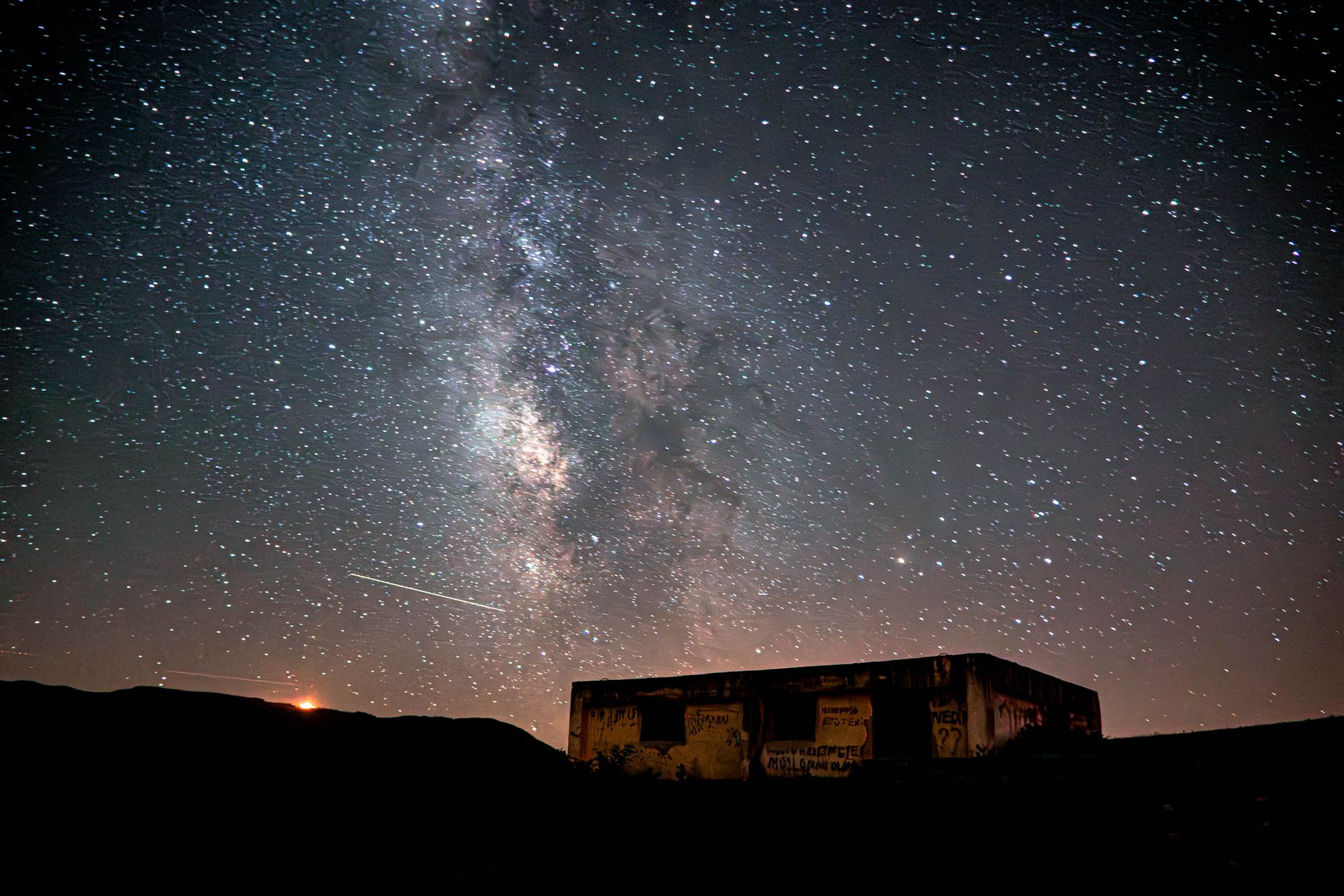 Sumerian ziggurat night sky — Curiosidades