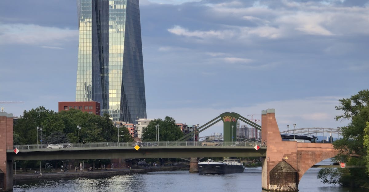 金融大將邱正雄辭世 央行深切悼念其卓越貢獻