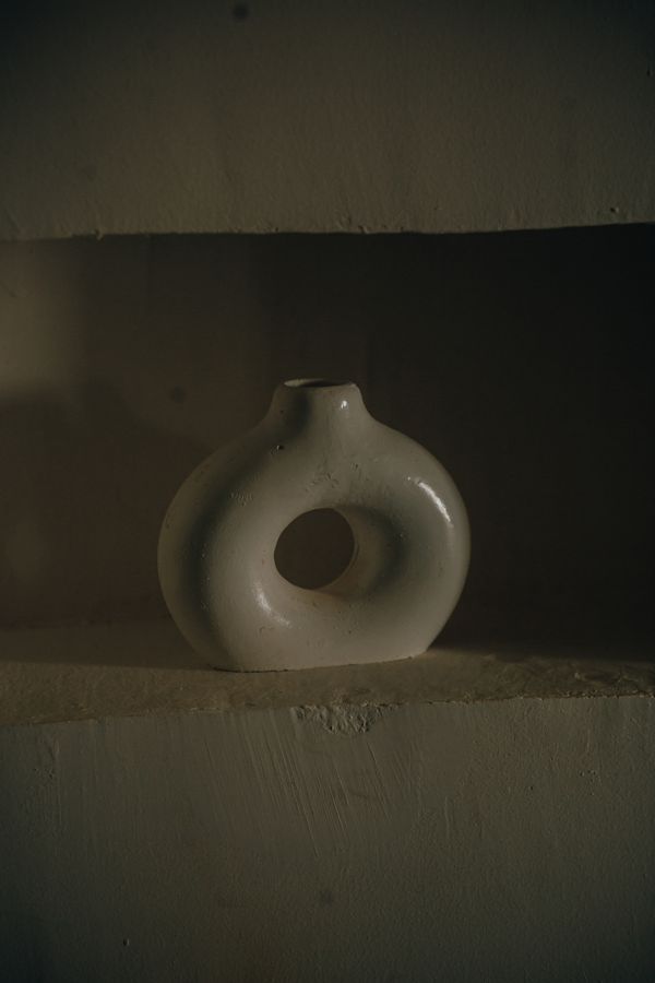 White ceramic vase by Kaybee Photography on Pexels