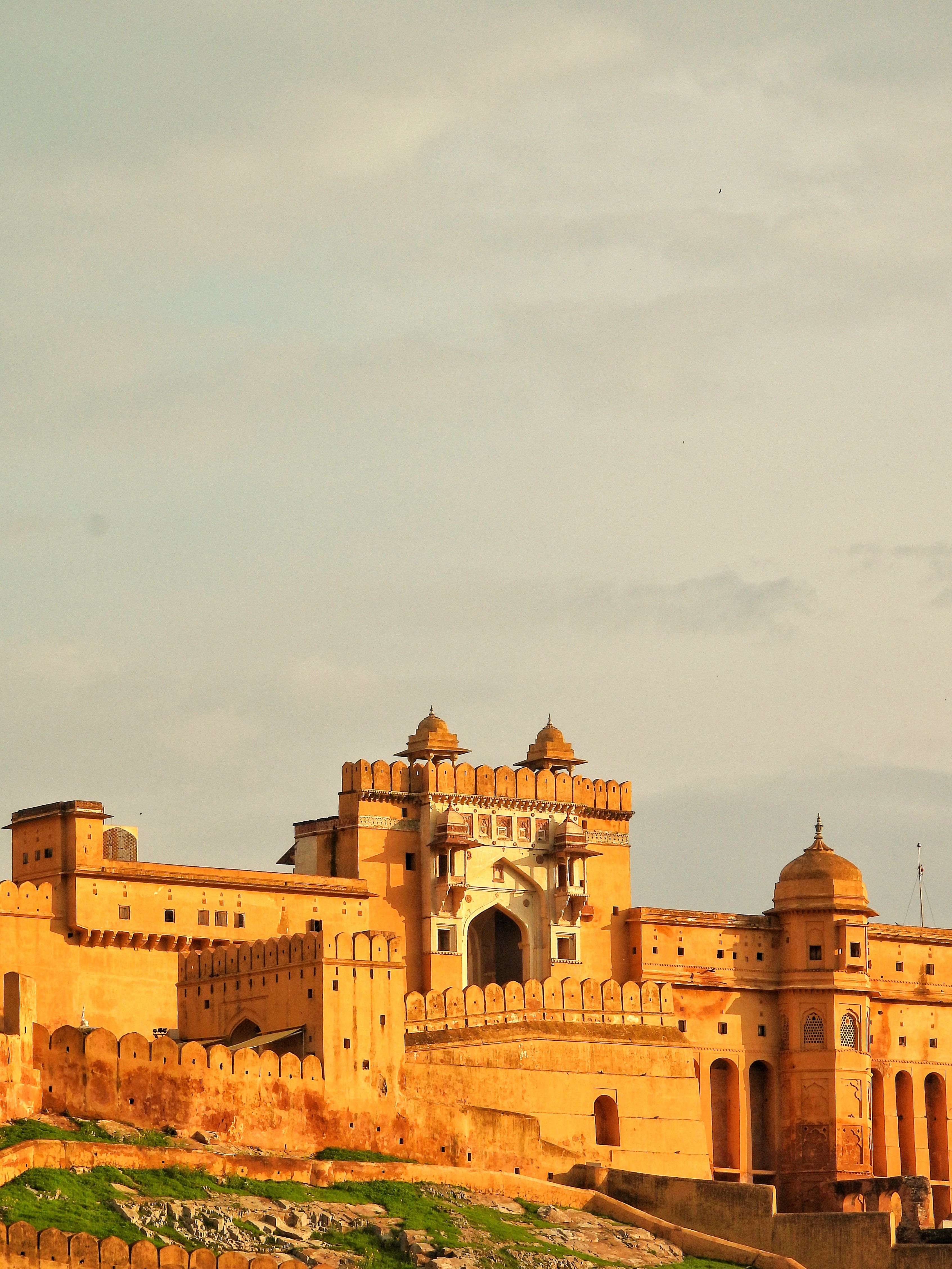 Scenic view of the historic Amer Fort in Jaipur, Rajasthan, India, showcasing its grandeur.