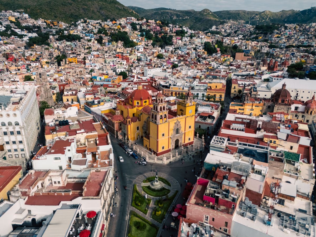 Las Plazas Mayores: El Corazón de las Ciudades Antiguas