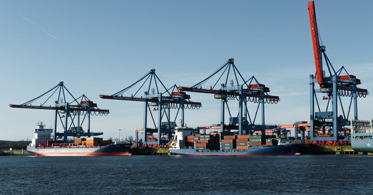 Cut ML Container Cold Starts with SOCI on AWS DLAMI & DLC
