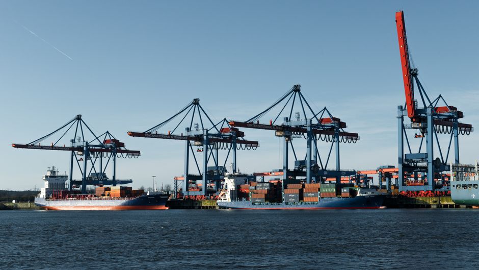 Are Wall Street Analysts Predicting International Business Machines Stock Will Climb or Sink?