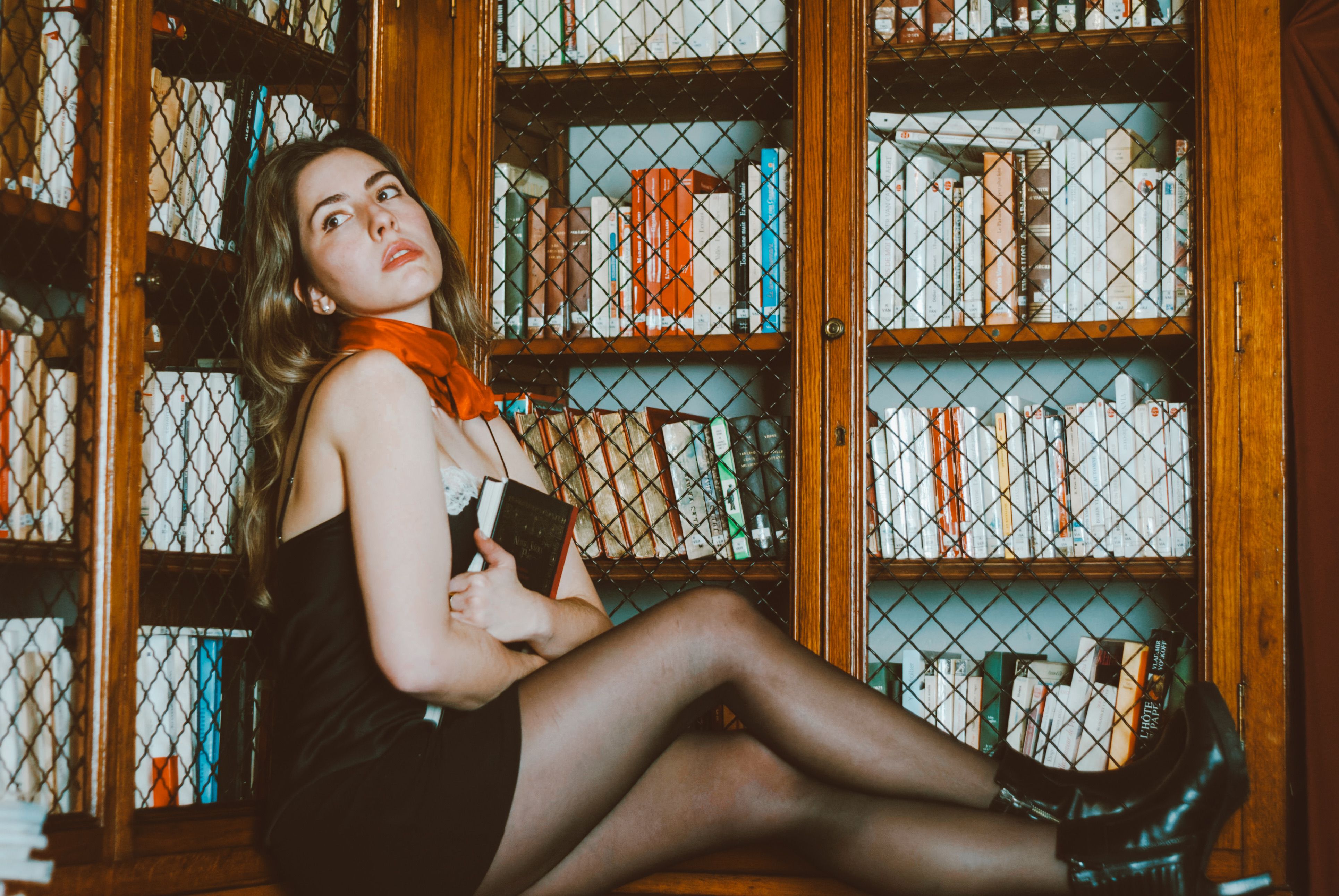 Le Secret des Étagères qui Déplacent les Livres dans la Bibliothèque des Récits Volés : Quand les Ra