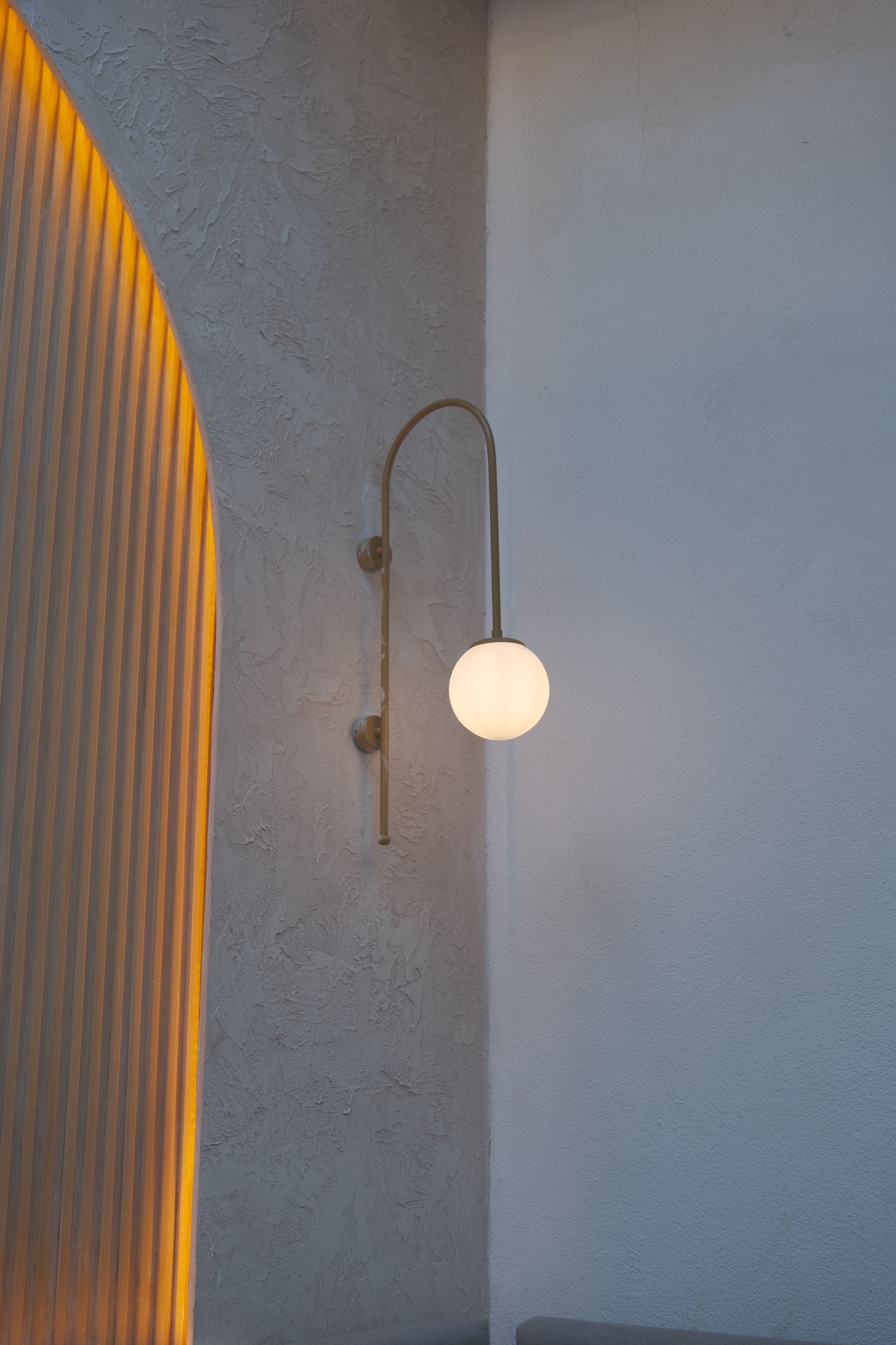 Elegant Wall Lamp in Minimalist Interior · Free Stock Photo