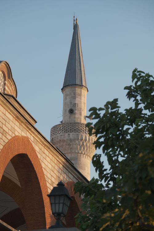 Free A beautiful mosque minaret and archway captured at sunset with intricate architectural details. Stock Photo