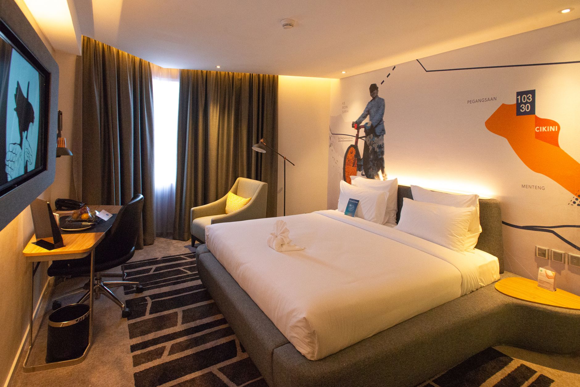 Modern hotel room interior in South Jakarta, offering cozy ambiance with warm lighting and stylish decor. Related image for Smart Hotels: How Technology Is Reshaping Strategy.