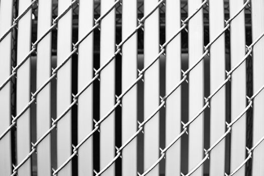Implementasi tiang antrian stainless steel di ruang publik