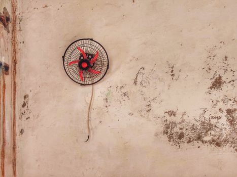 USHA MAXX AIR 400 MM WALL FAN