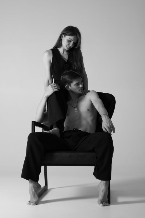 Free Elegant black and white portrait of a stylish pair posing together. Stock Photo