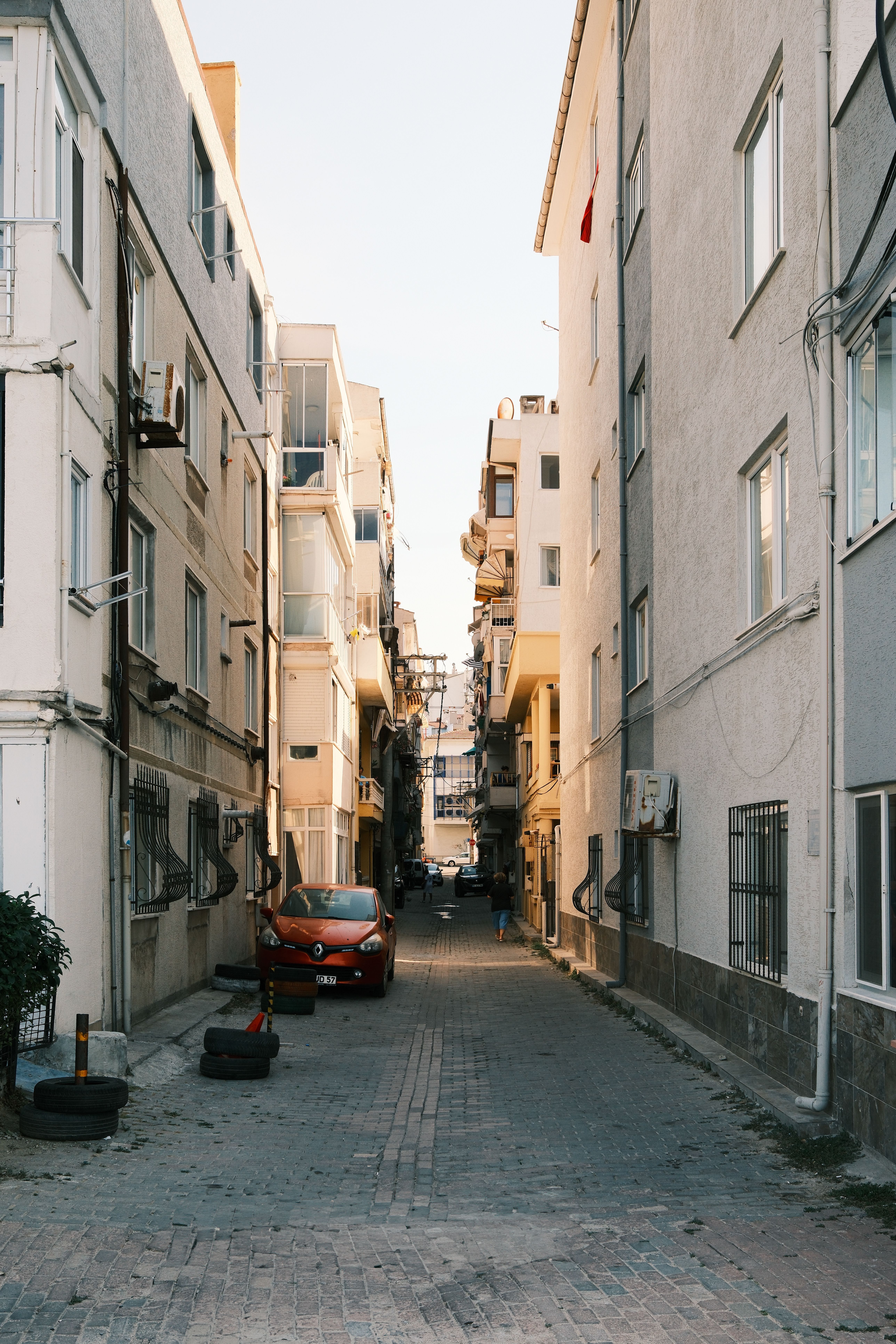 Narrow Urban Street with Cars and Buildings · Free Stock Photo