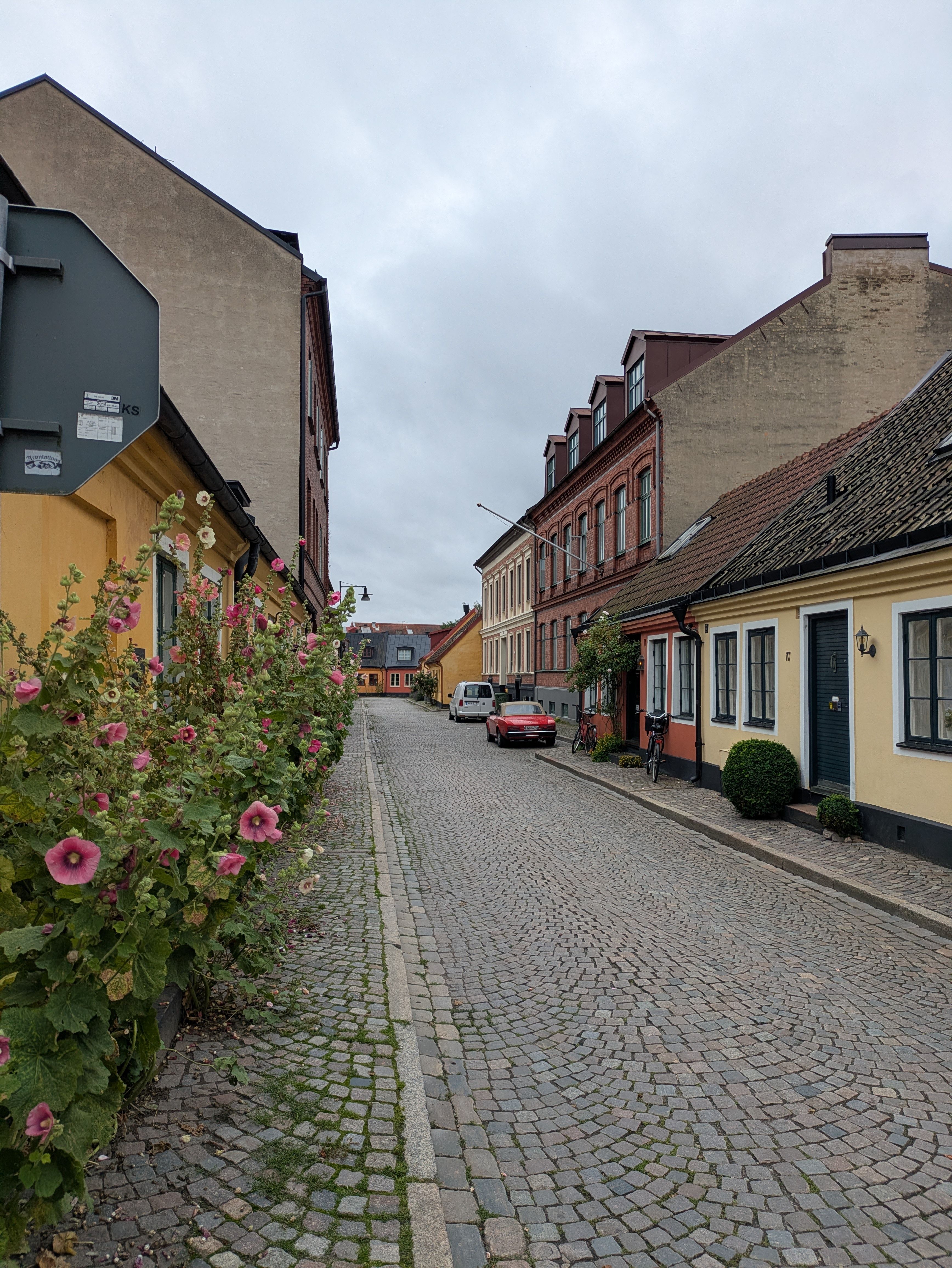 Charming Cobblestone Street in Quaint European Town · Free Stock Photo