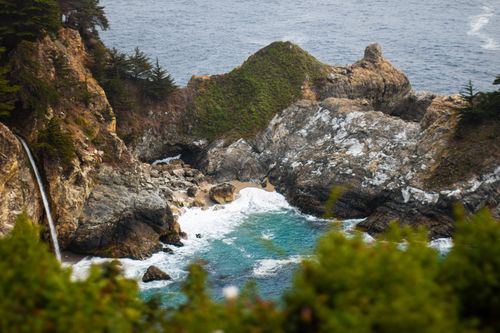 Free A breathtaking view of McWay Falls cascading into the Pacific Ocean at Big Sur, California. Stock Photo