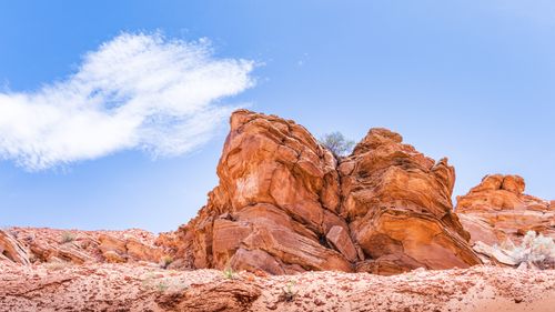 Free Stunning red rock formations under a bright blue sky in Arizona's desert landscape. Stock Photo