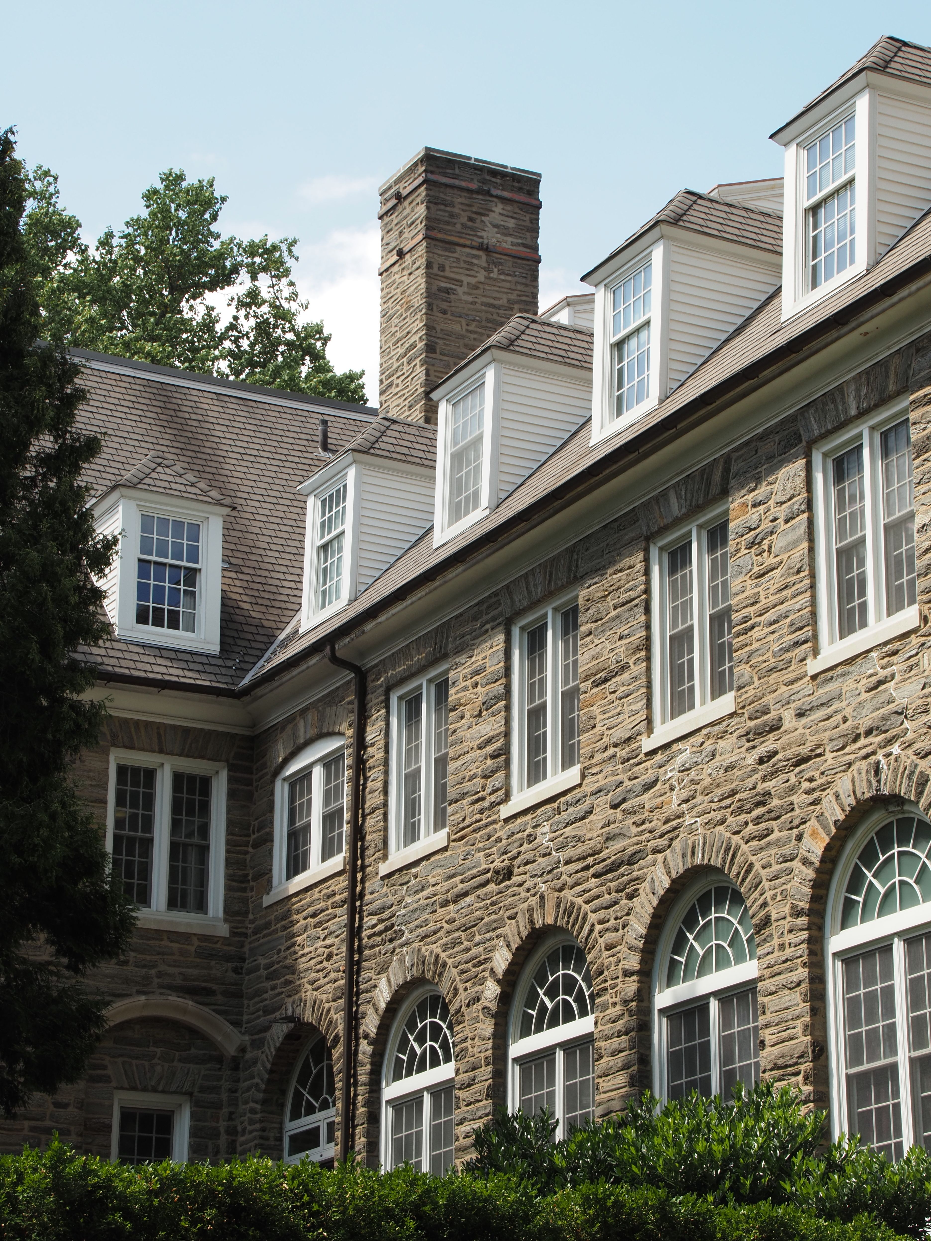 Historic Brick Building in Pennsylvania Sunshine · Free Stock Photo