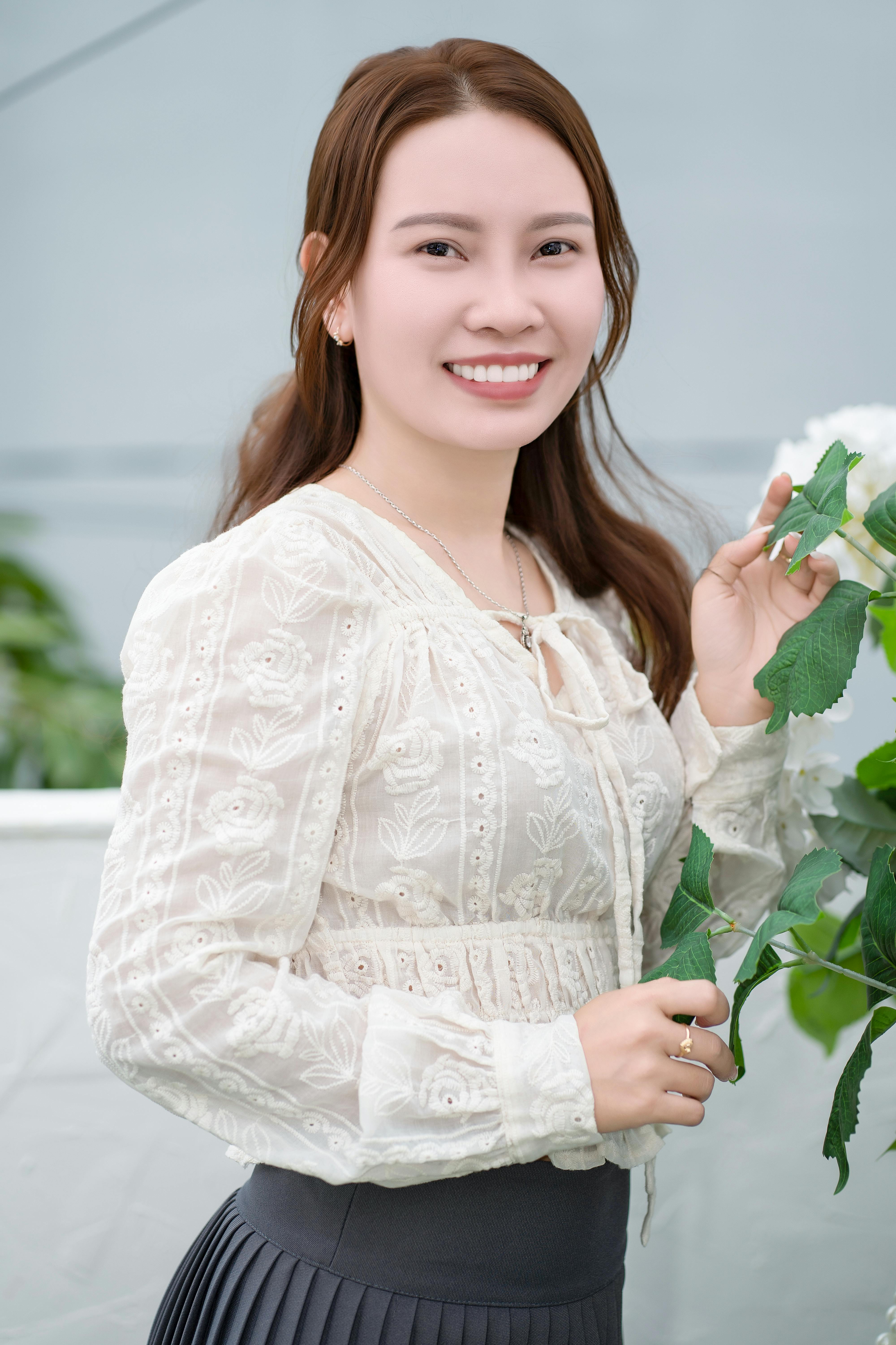 Portrait of a smiling woman holding roses, exuding elegance and warmth.