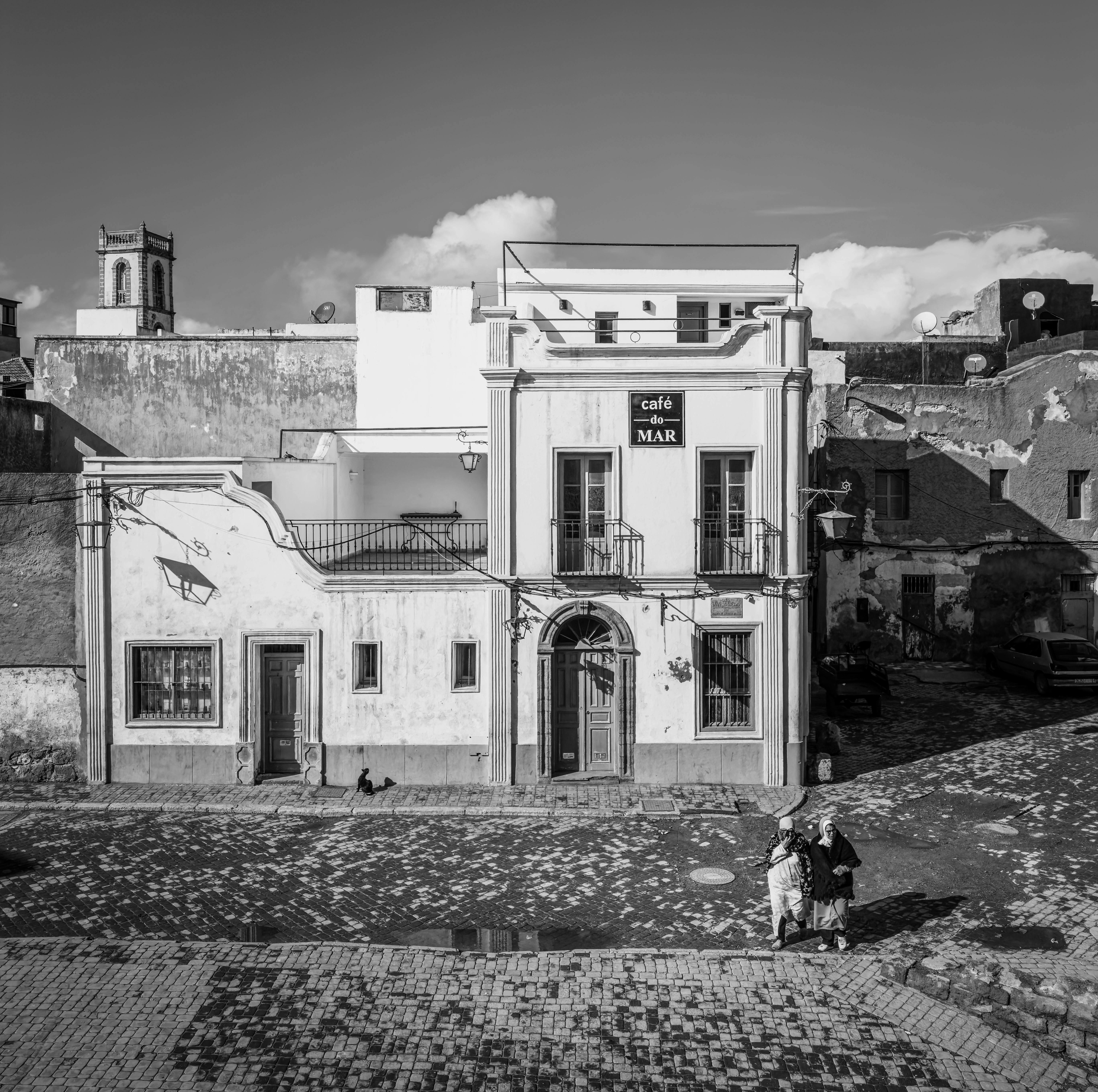 Historic streetscape in El Jadida, Morocco showcasing classic architecture.