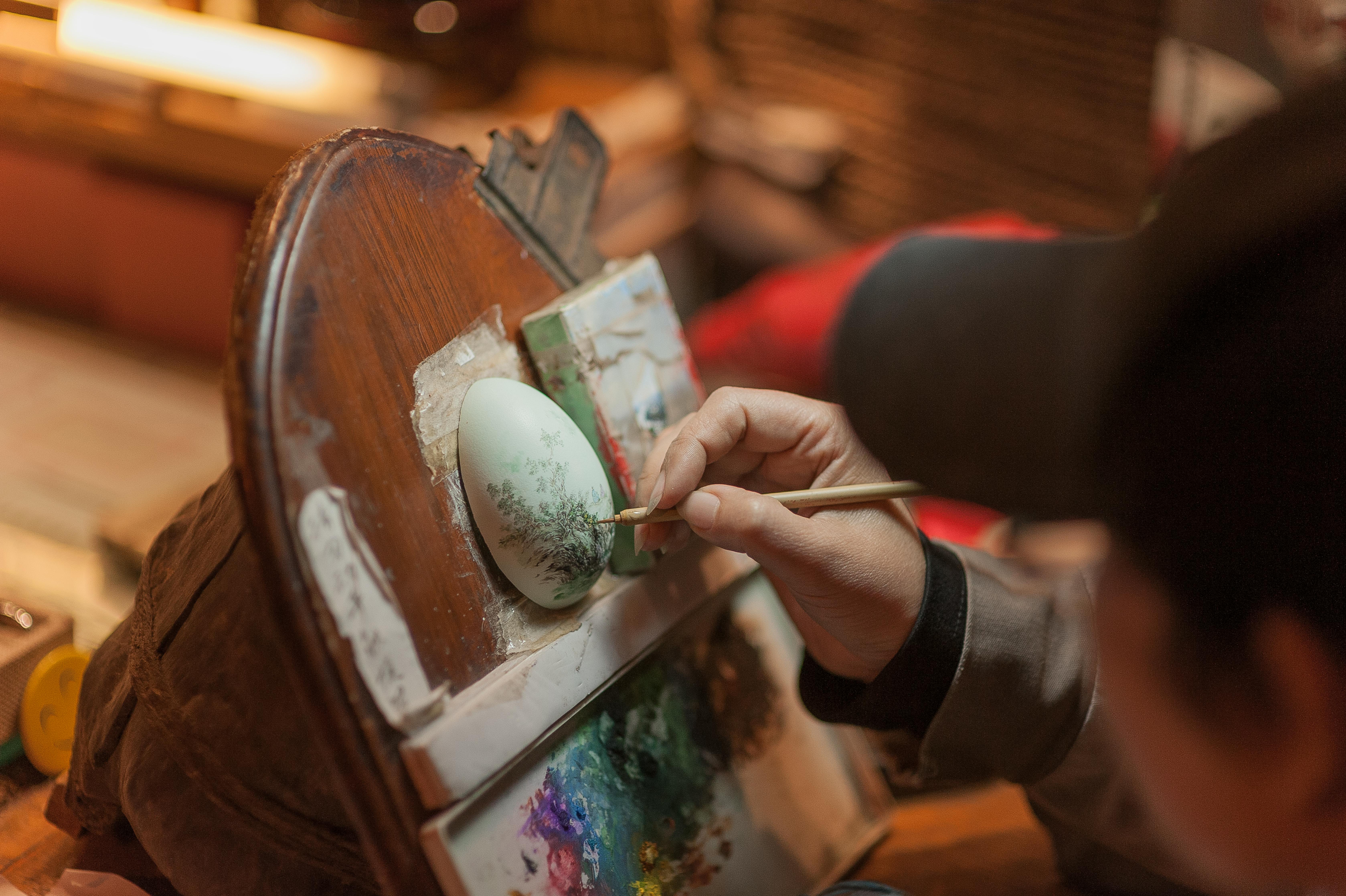 Arts and crafts as free time activity in England 2016, by age — Photo by Vincent Tan on Pexels