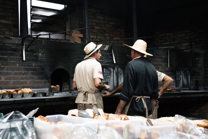 Équipe d'une boulangerie familiale