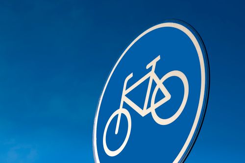 Free Close-up of a blue bicycle traffic sign with a clear sky background, daytime setting. Stock Photo
