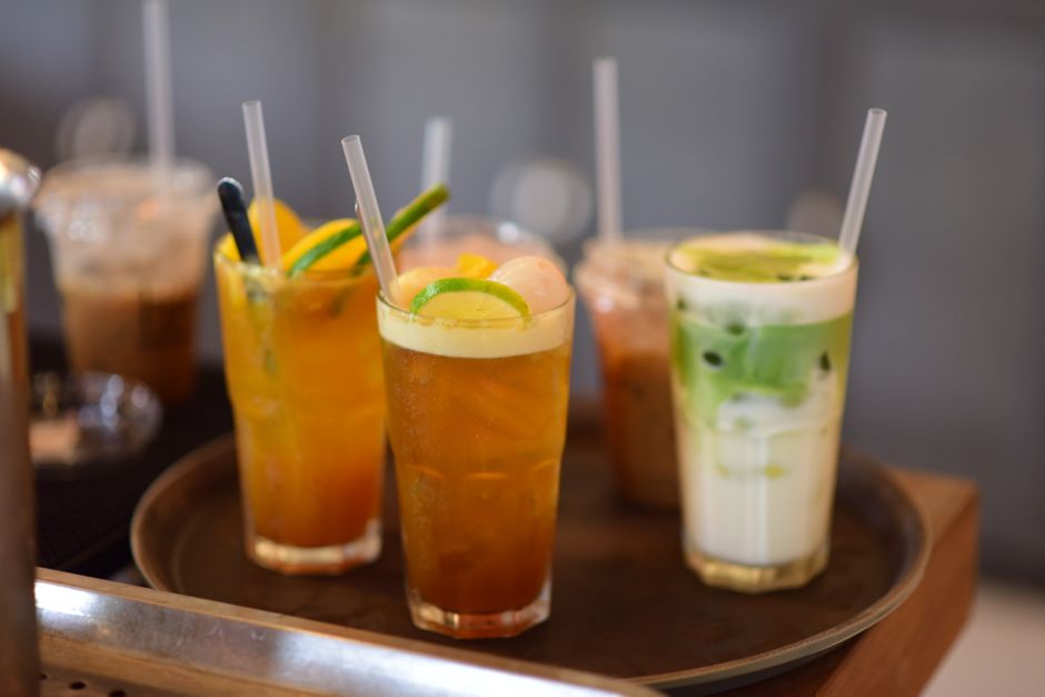 紅茶飲料の糖質量と角砂糖換算イメージ